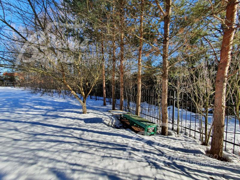 Зона отдыха в глубине участка