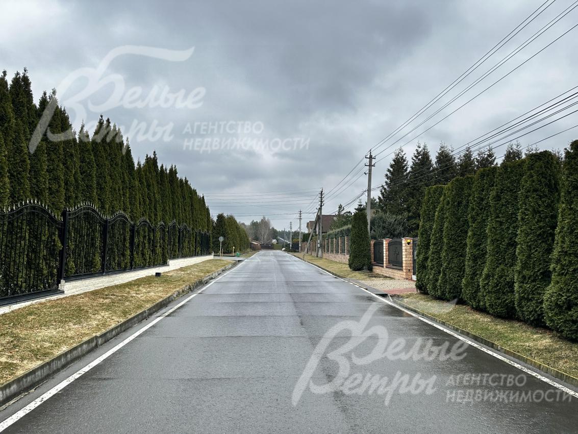 Широкие дороги в поселке Две Поляны на Калужском шоссе
