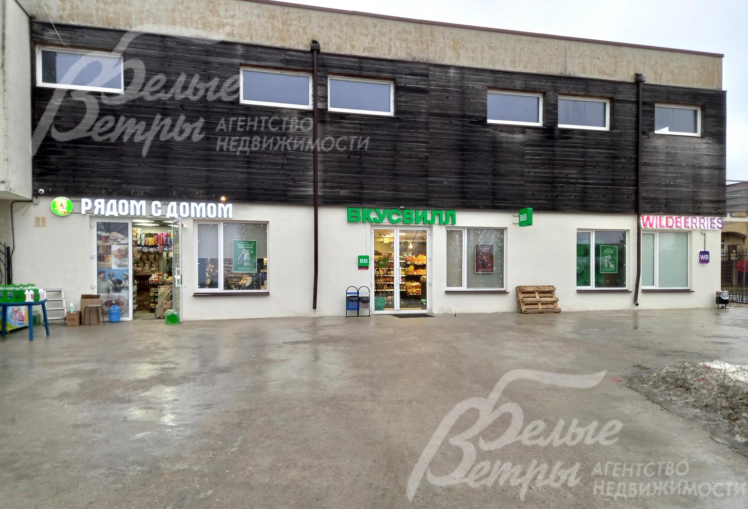 Магазины на территории поселка