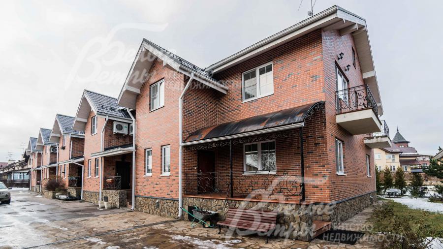 Таунхаус с мебелью на уастке площадью 7 соток в охраняемом коттеджном поселке "Глаголево парк"