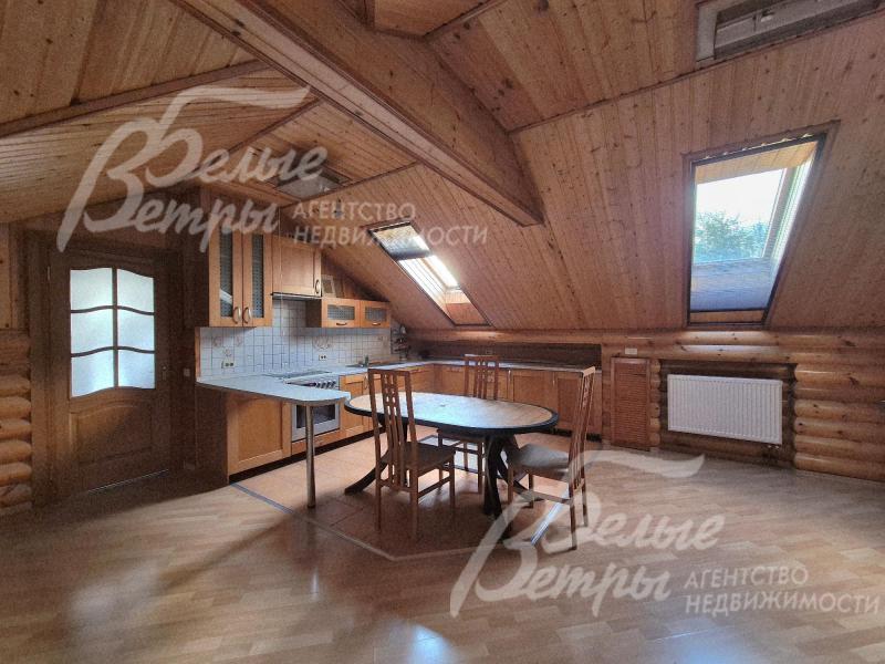 Кухня в квартире для персонала