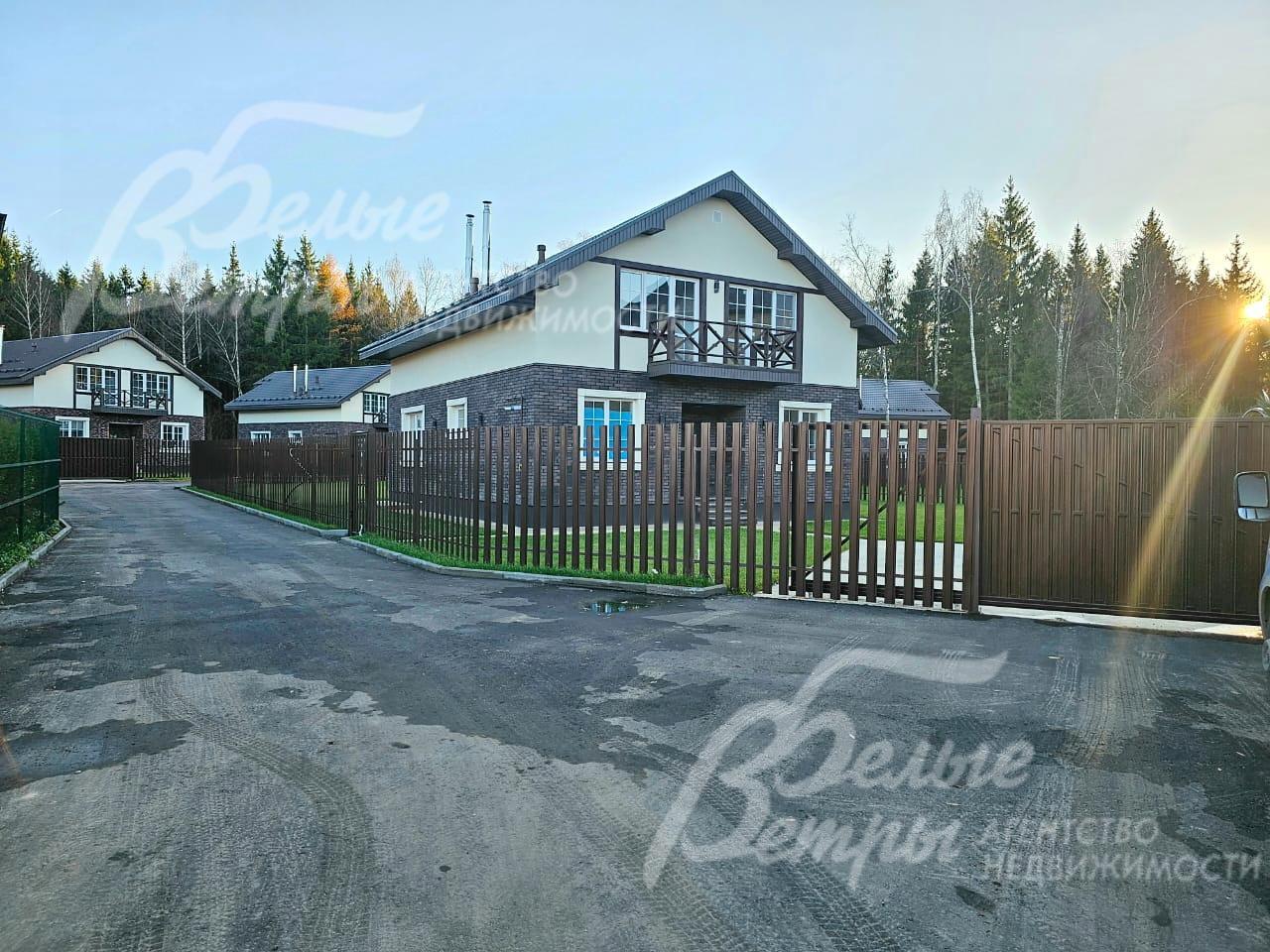 Тупиковая улица с лесом