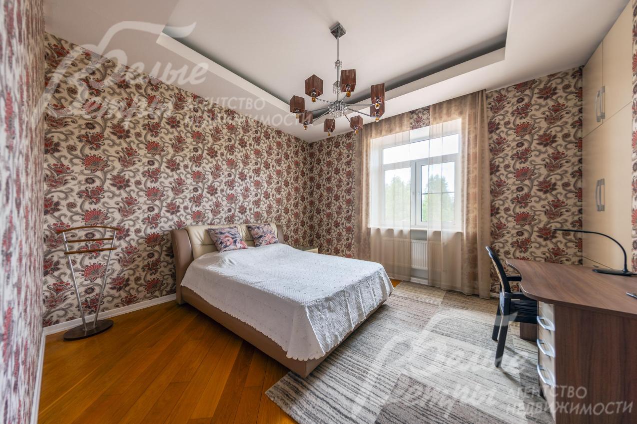 Спальня в квартире персонала