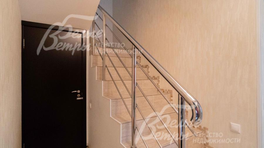 Лестница монолит, хромированные поручни