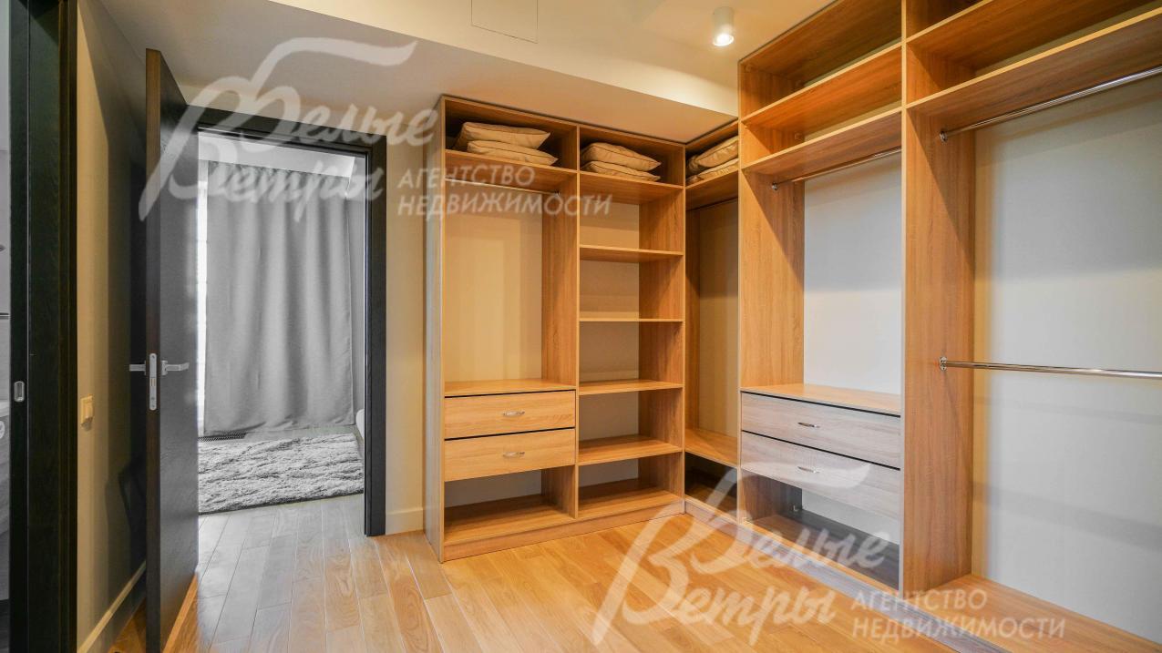 Гардеробная 10 кв.м. при главной спальне