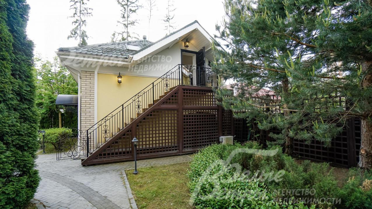 На 2-ом этаже - квартира персонала