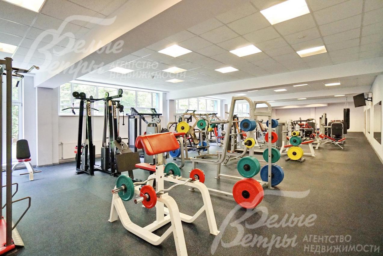 Тренажерный зал в фитнес центре
