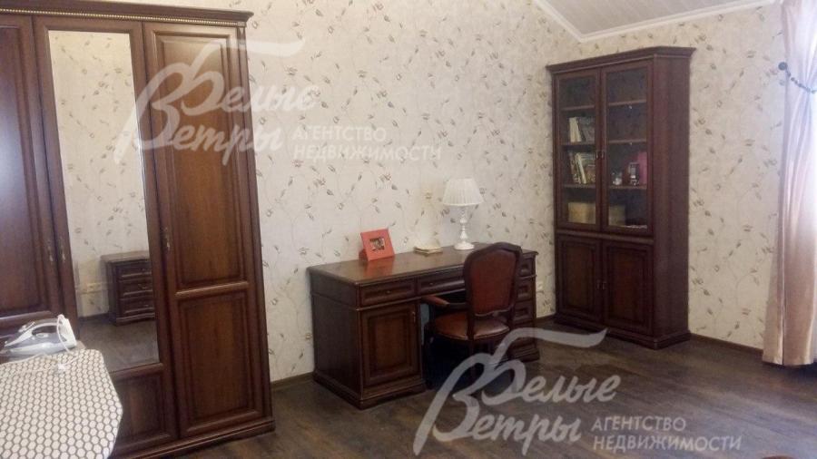 Спальня-кабинет на 1ом этаже