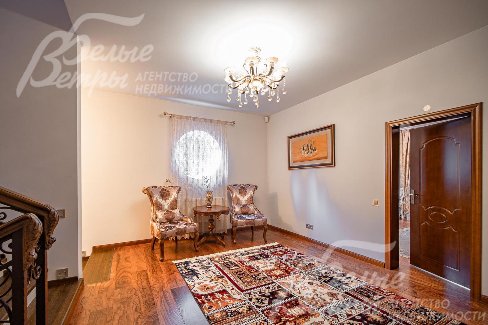 Холл второго этажа