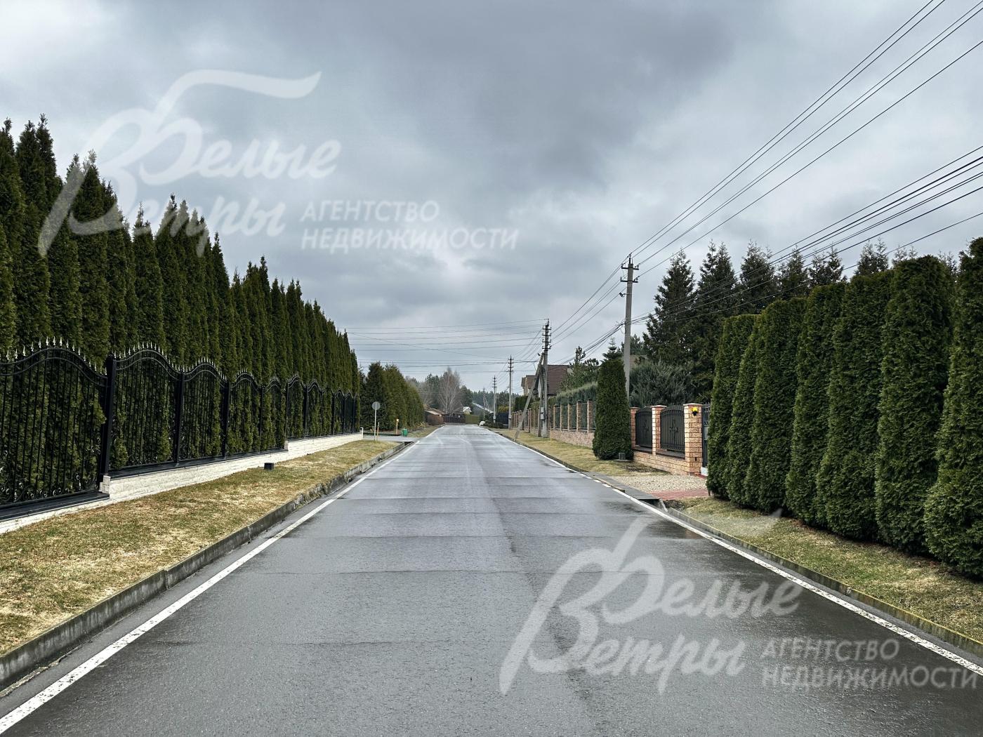 Широкие дороги в поселке Две Поляны на Калужском шоссе