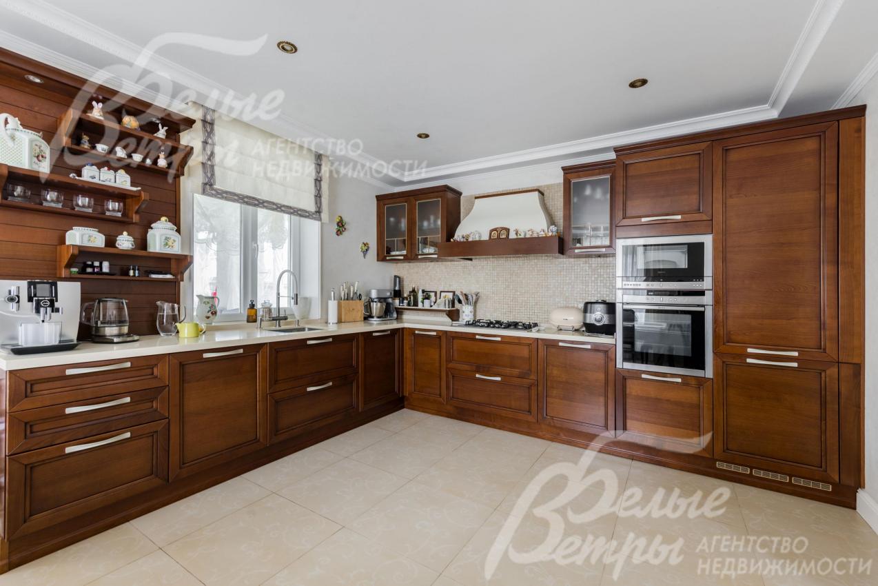 Полностью оборудованная кухня.