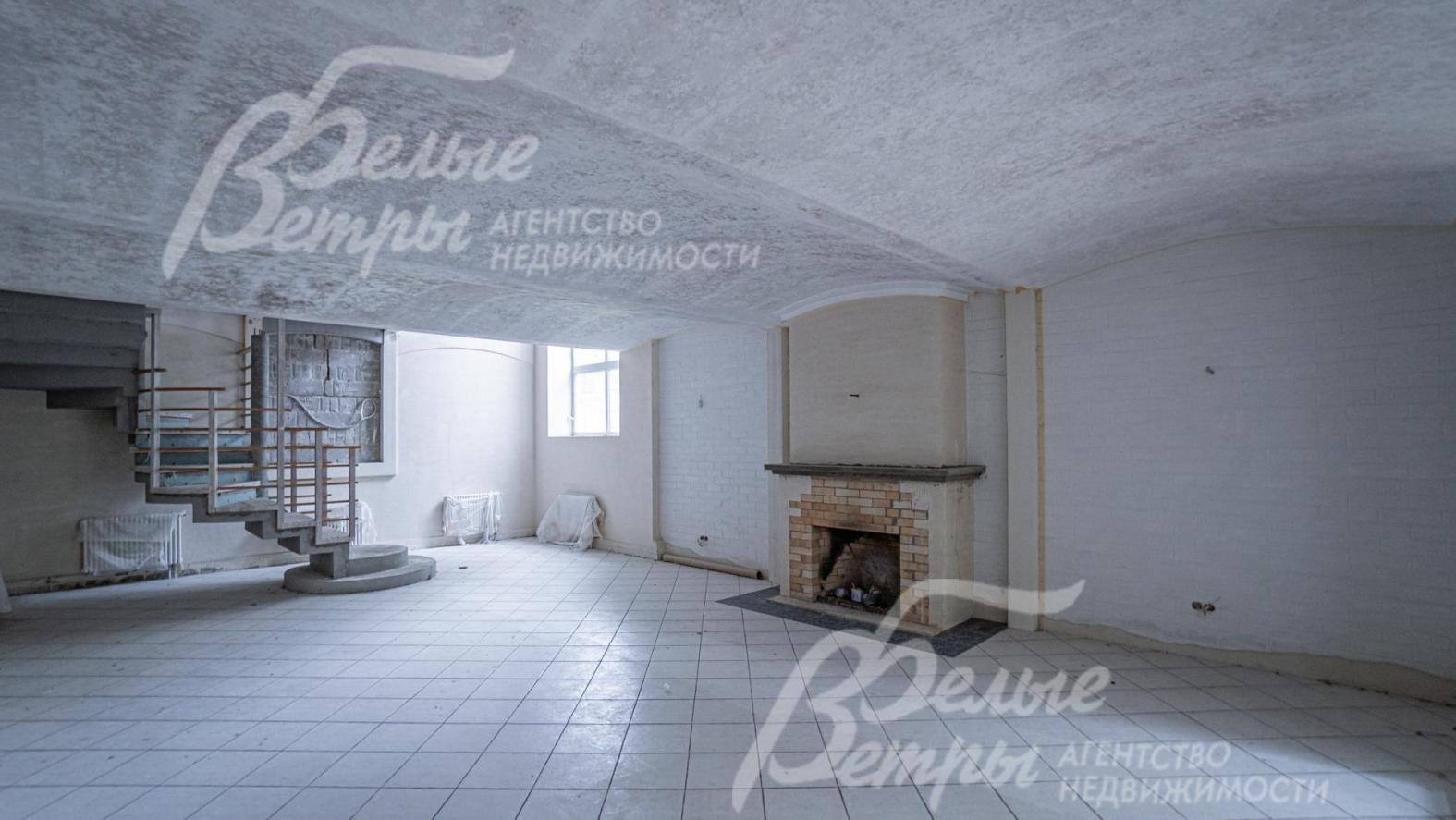 В доме и СПА-комплексе 4 камина