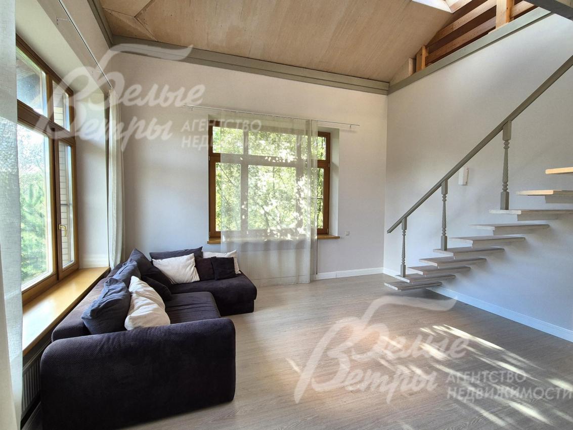 Студия на втором этаже.