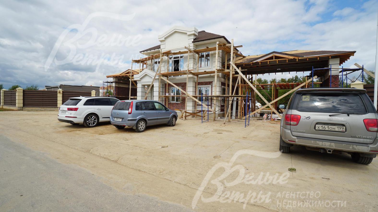 На въезде в поселок КПП