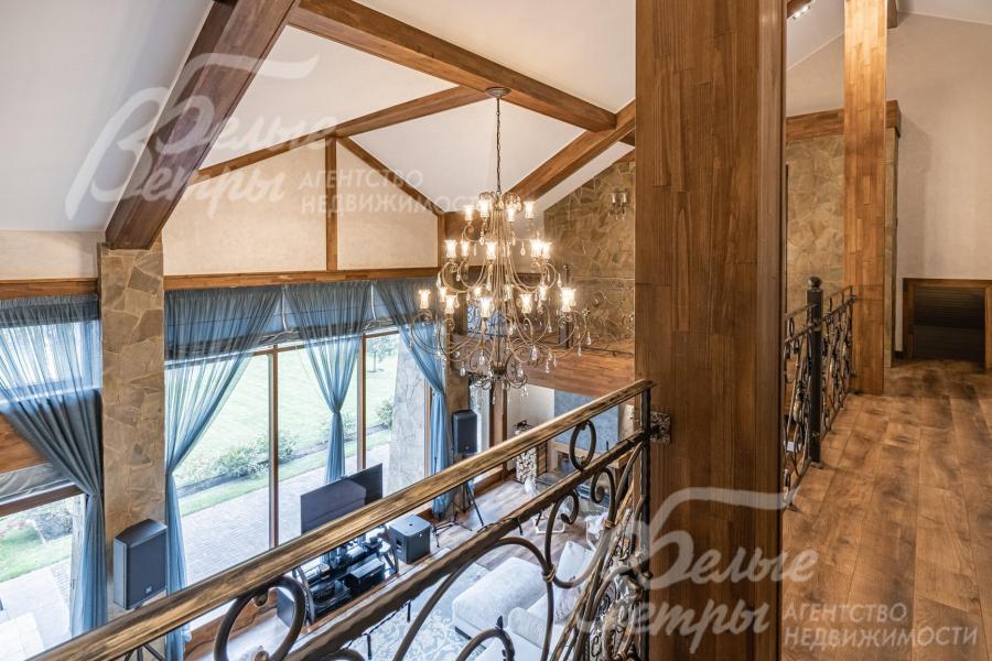 Отделка дубом на стенах и потолке