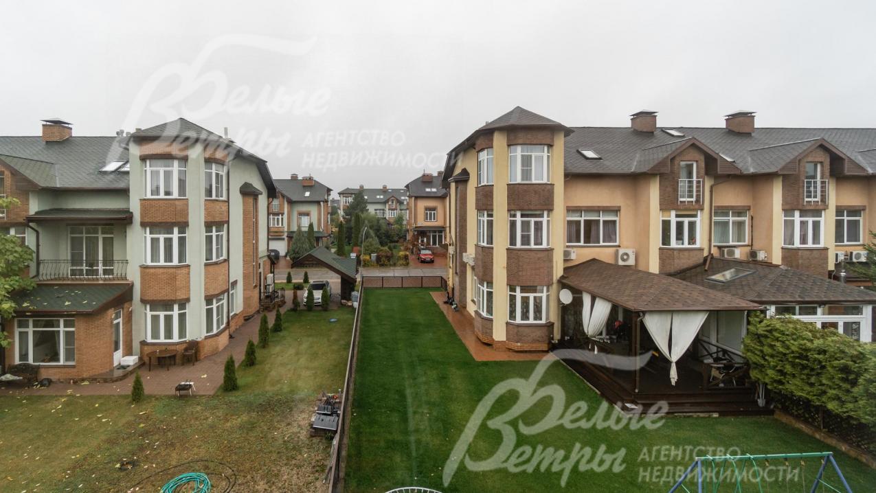 Вид из окна 2-го этажа