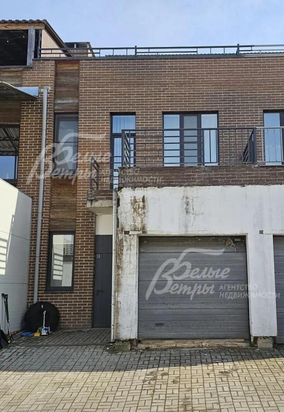 Фасад лицевой 1-го этажа требует ремонта