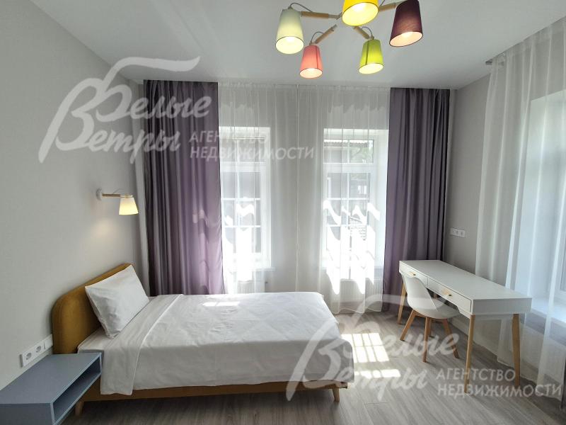 Детская спальня с рабочим местом.