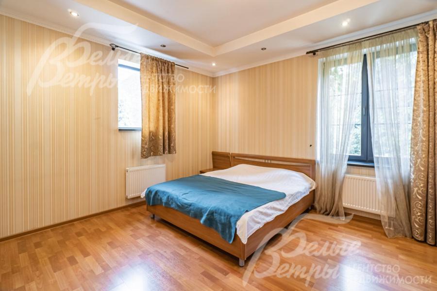 Спальня 13 кв.м на 1-ом этаже