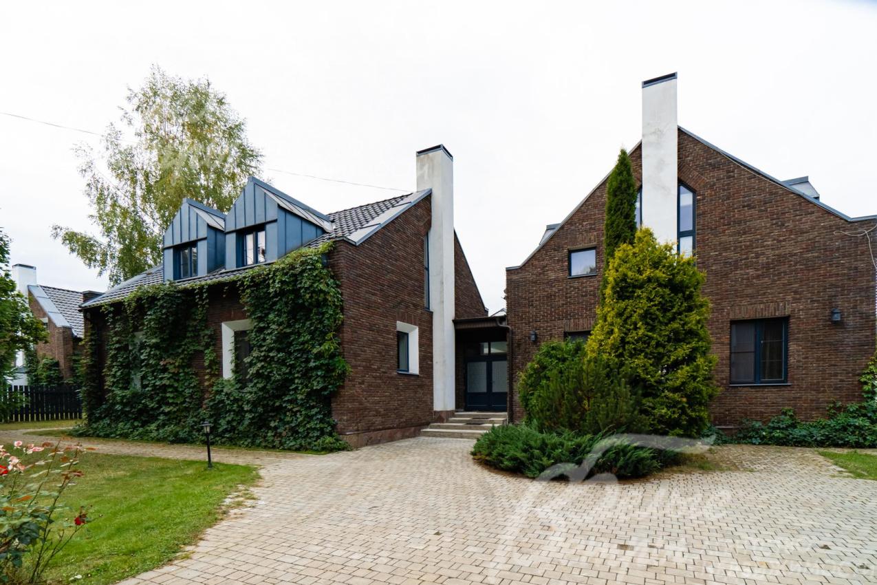 Дом выстроен в голландском стиле