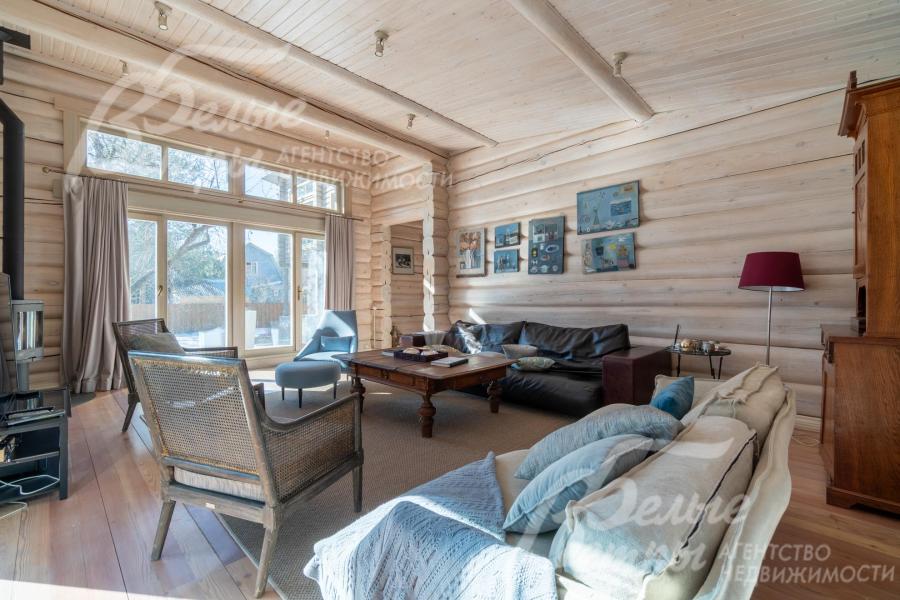 Гостиная с антикварной мебелью