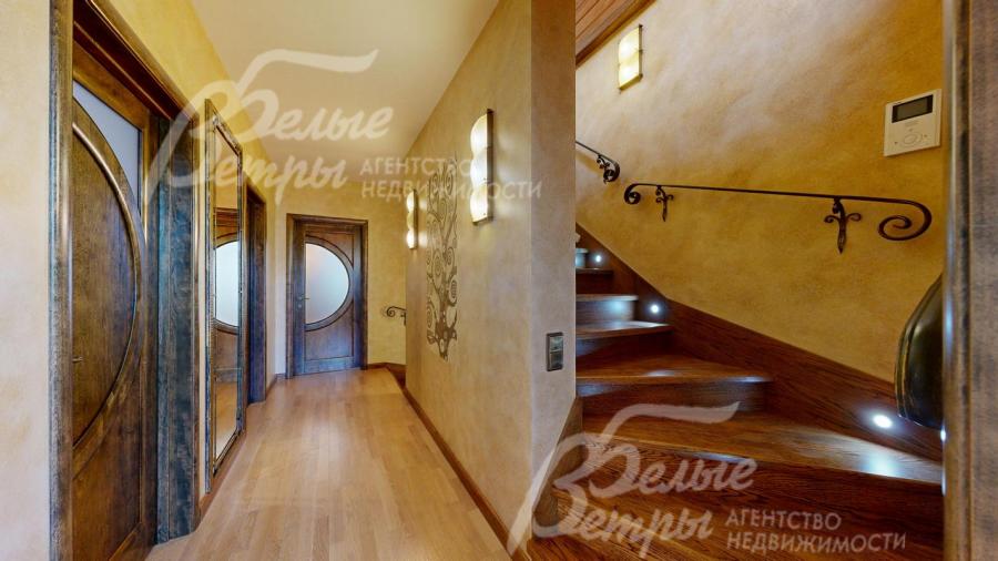 Лестничный холл 2го этажа