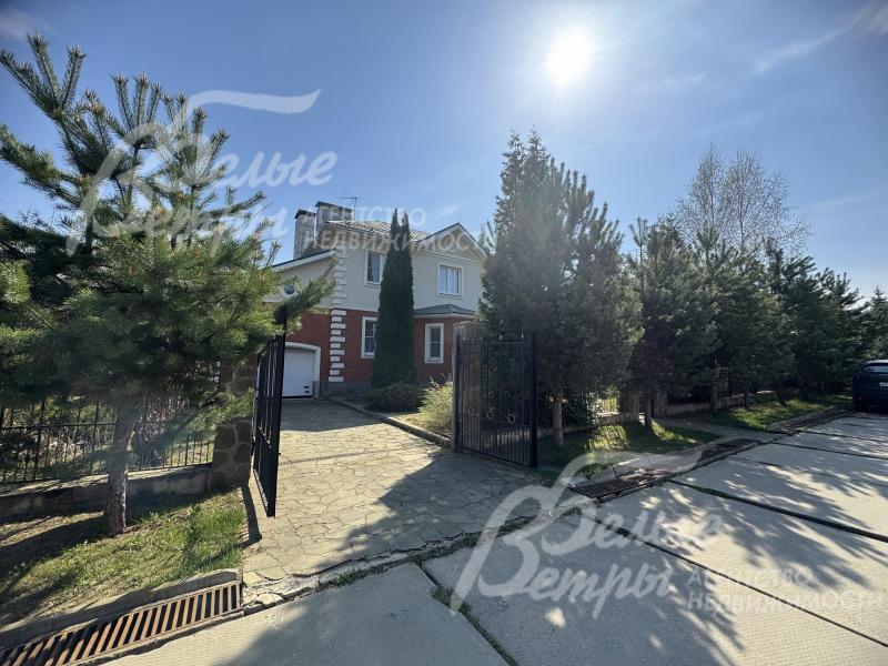 Участок находится в популярном коттеджном посёлке