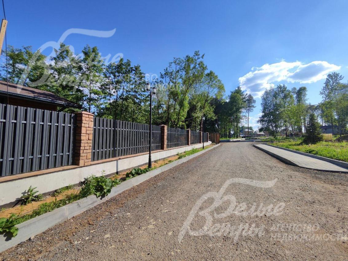 широкие освещенные дороги и тротуары