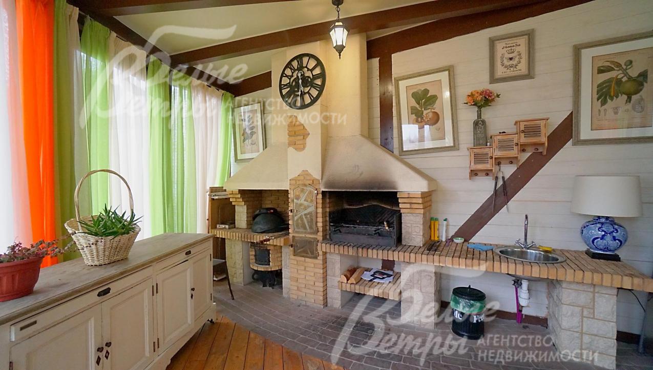 Беседка 24 кв.м с мангалом, коптильней. Подведено электричество и вода