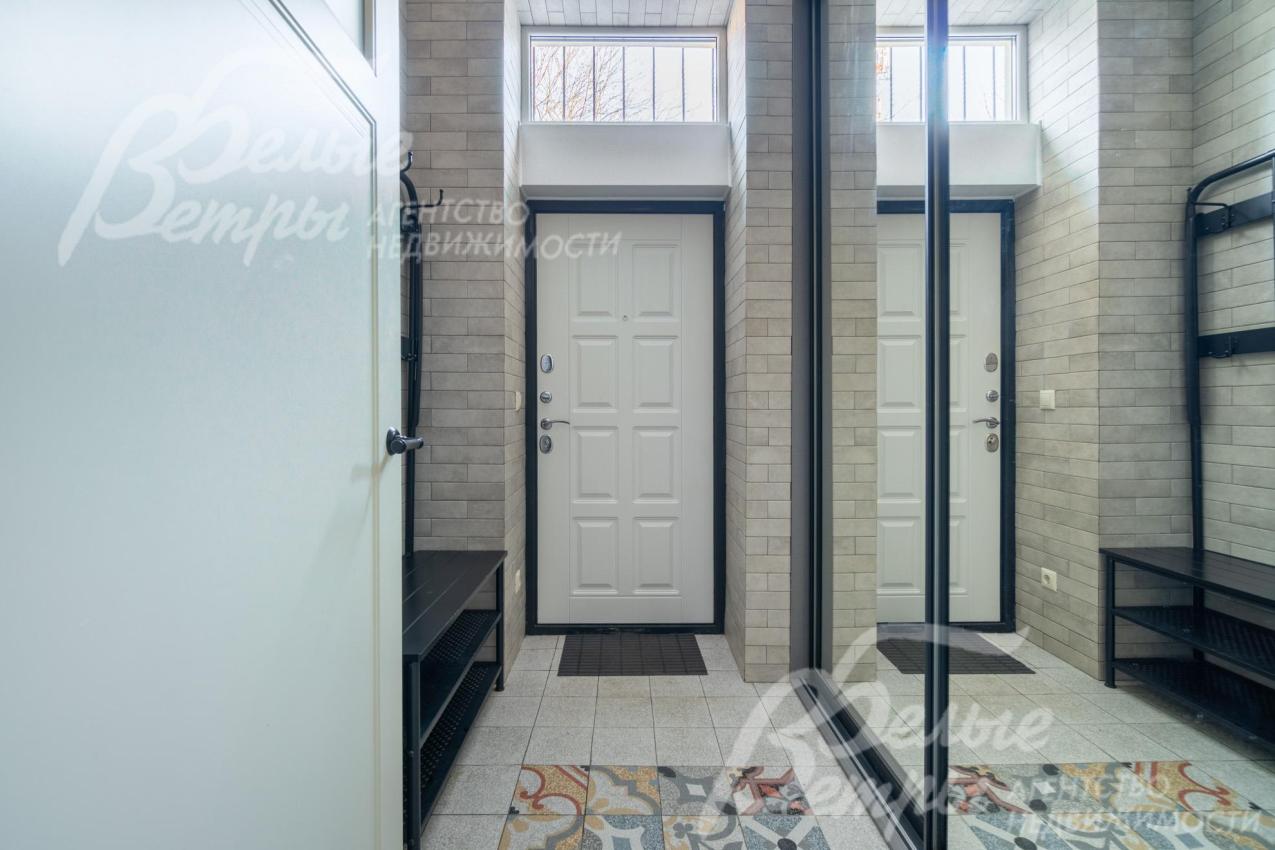 Прихожая со встроенным гардеробом