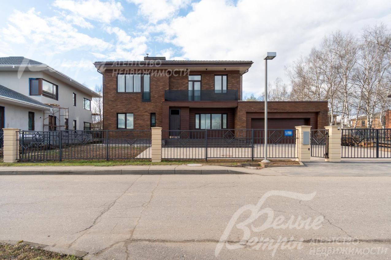 Забор по периметру в едином стиле поселка