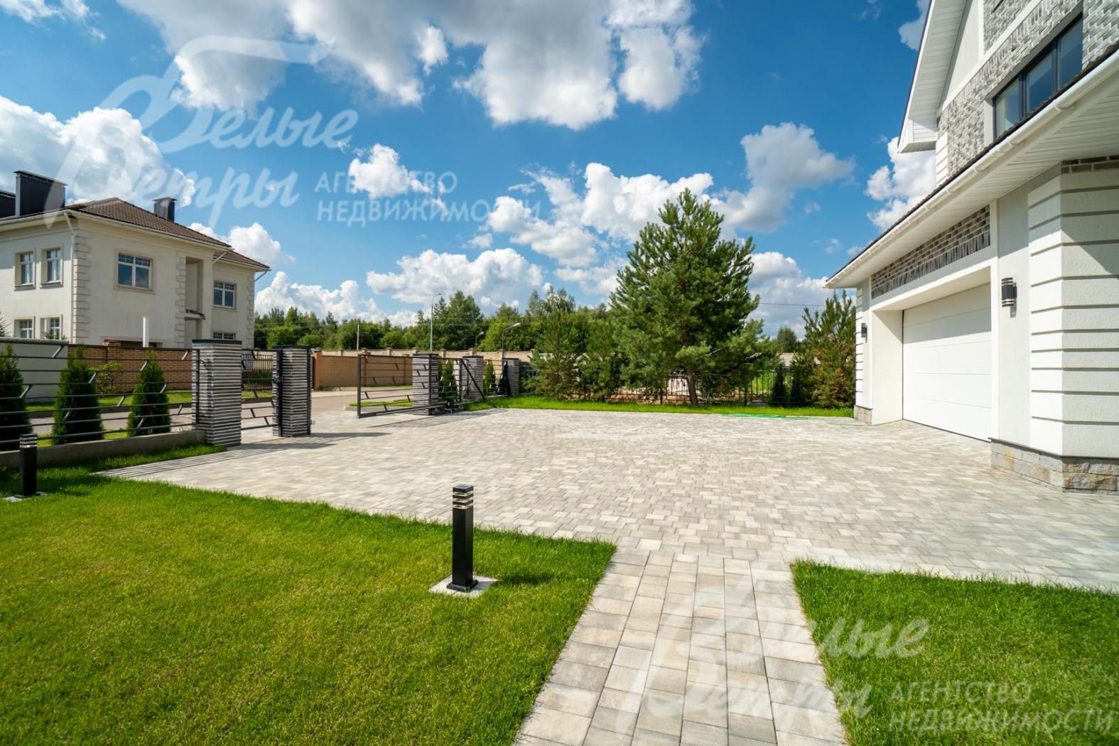 Парковка для 4 авто перед гаражом