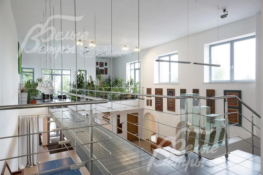 Холл в Клубном доме с выходом на открытую террасу