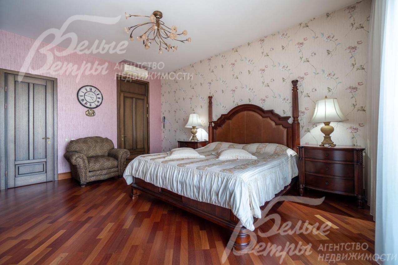 Четвёртая спальня на втором этаже в классическом стиле