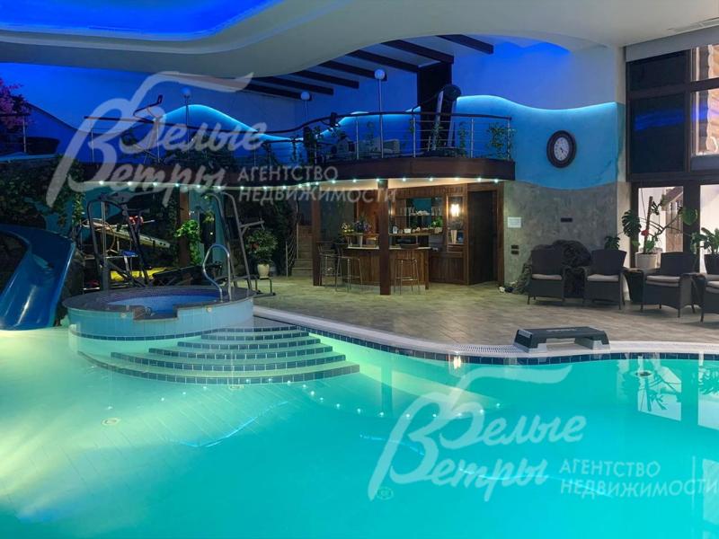 Бассейн с противотоком и римским входом