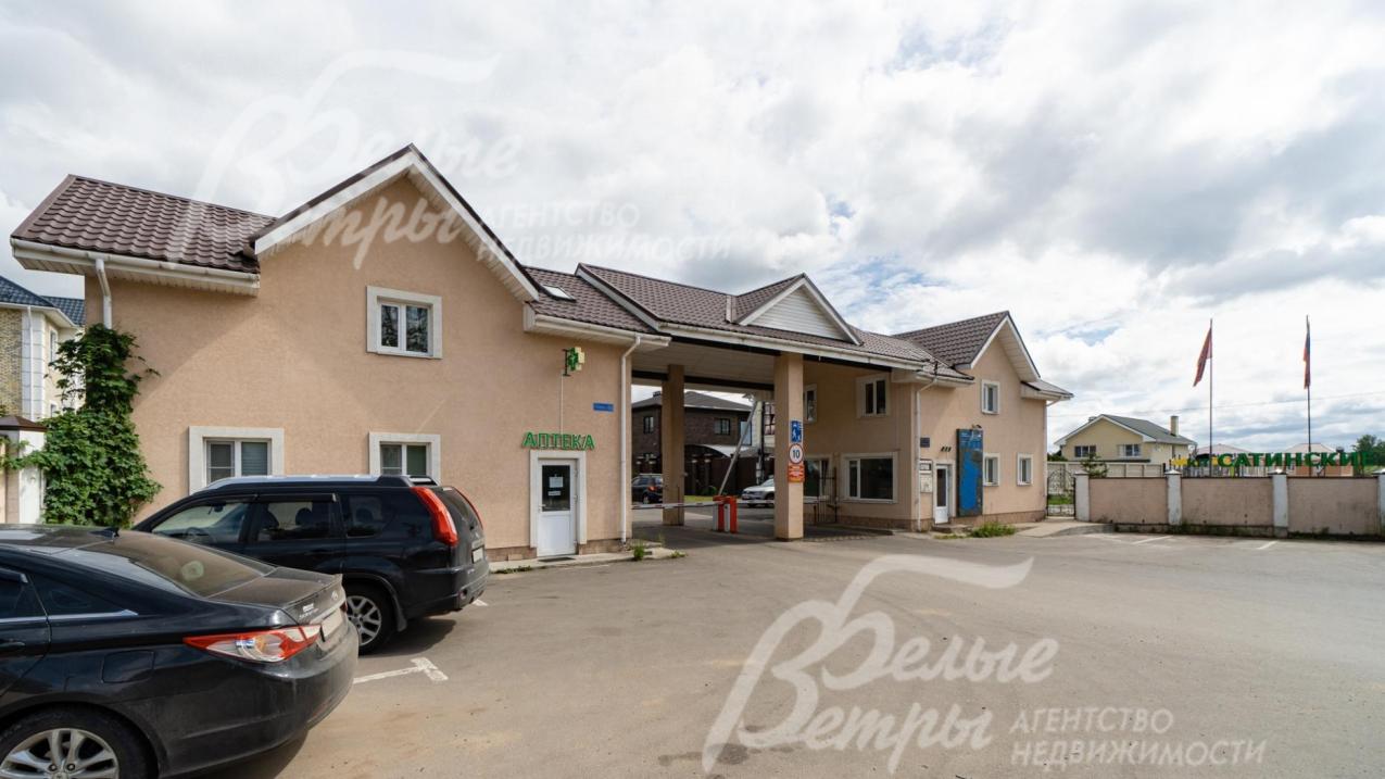 Въезд на территорию поселка с КПП