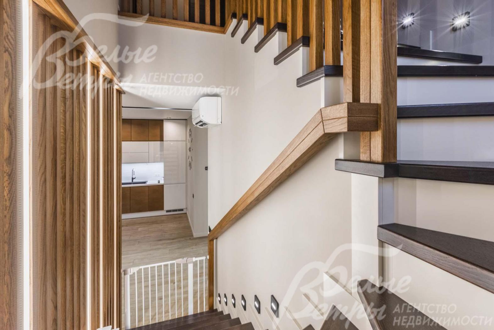 Красивая лестница с подсветкой