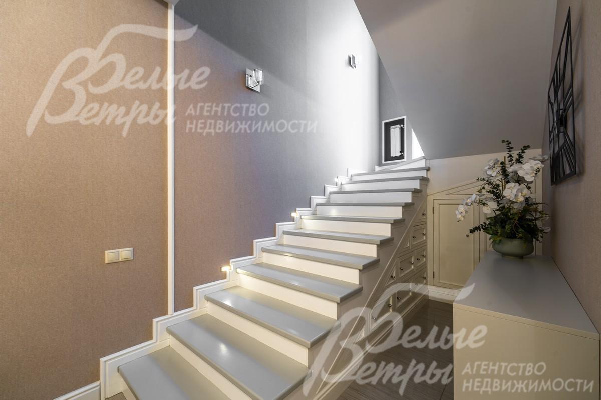Лестница железобетонная, ступени - ясень