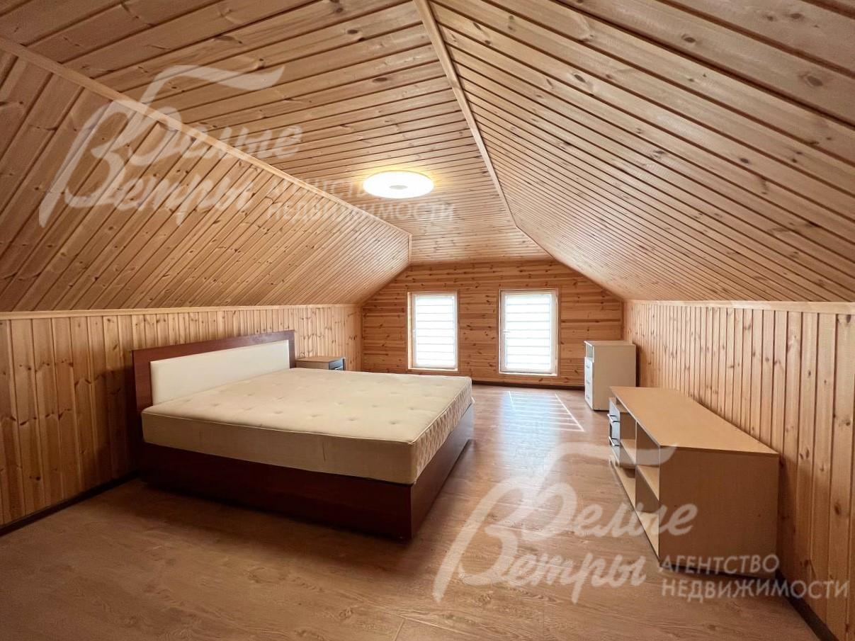 Гостевая спальня над гаражом.