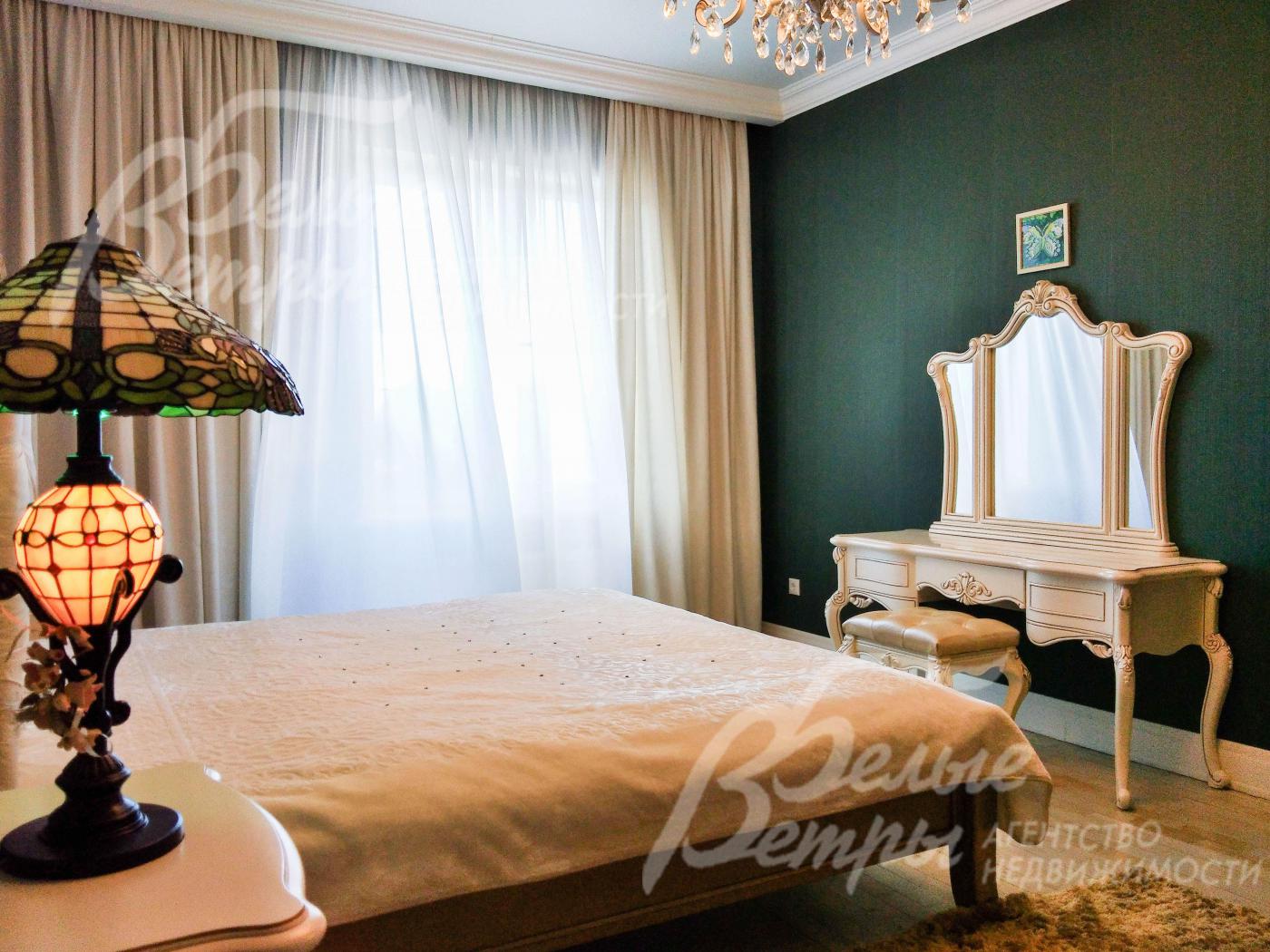 Изящная мебель в мастер-спальне