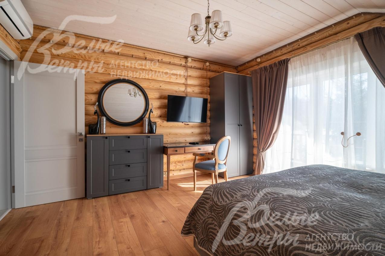 В каждой спальне второго этажа есть выход на собственный балкон