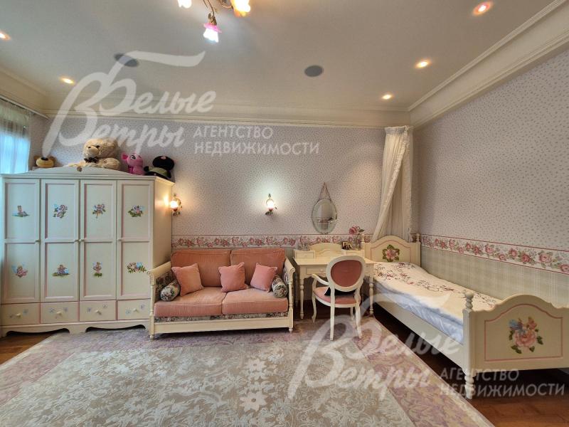 Еще одна детская спальня.