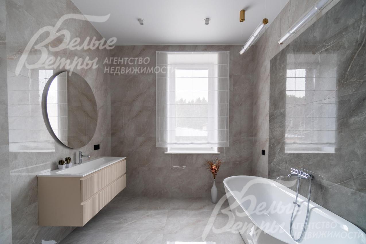 Санузел на втором этаже с ванной