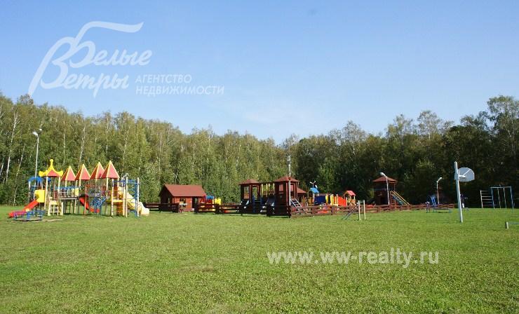 Детский городок в в жилом комплексе Дубровка