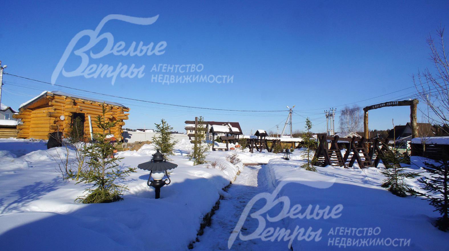 Зона отдыха с банным комплексом, бассейном и беседками-барбекю на территории поселка Солнечный город