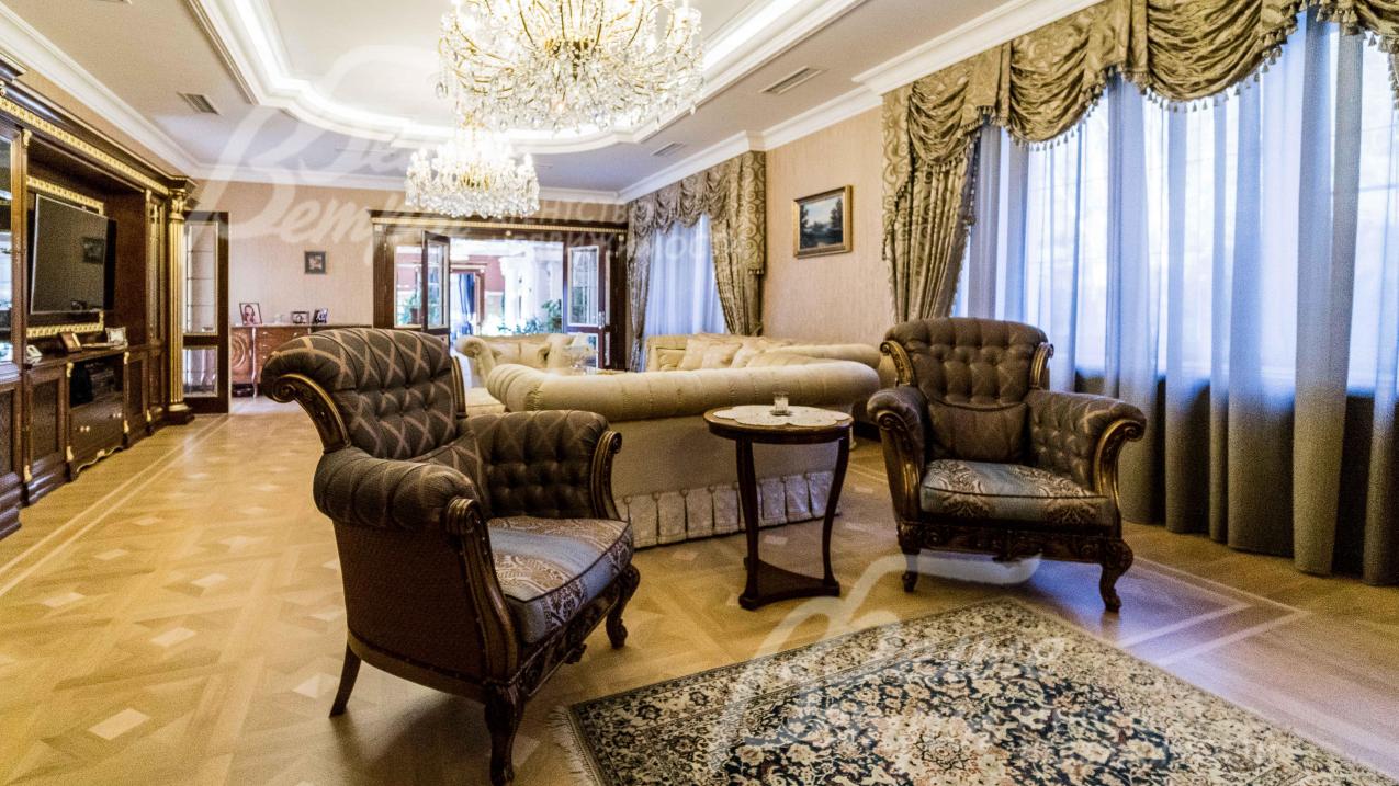 Гостиная с камином