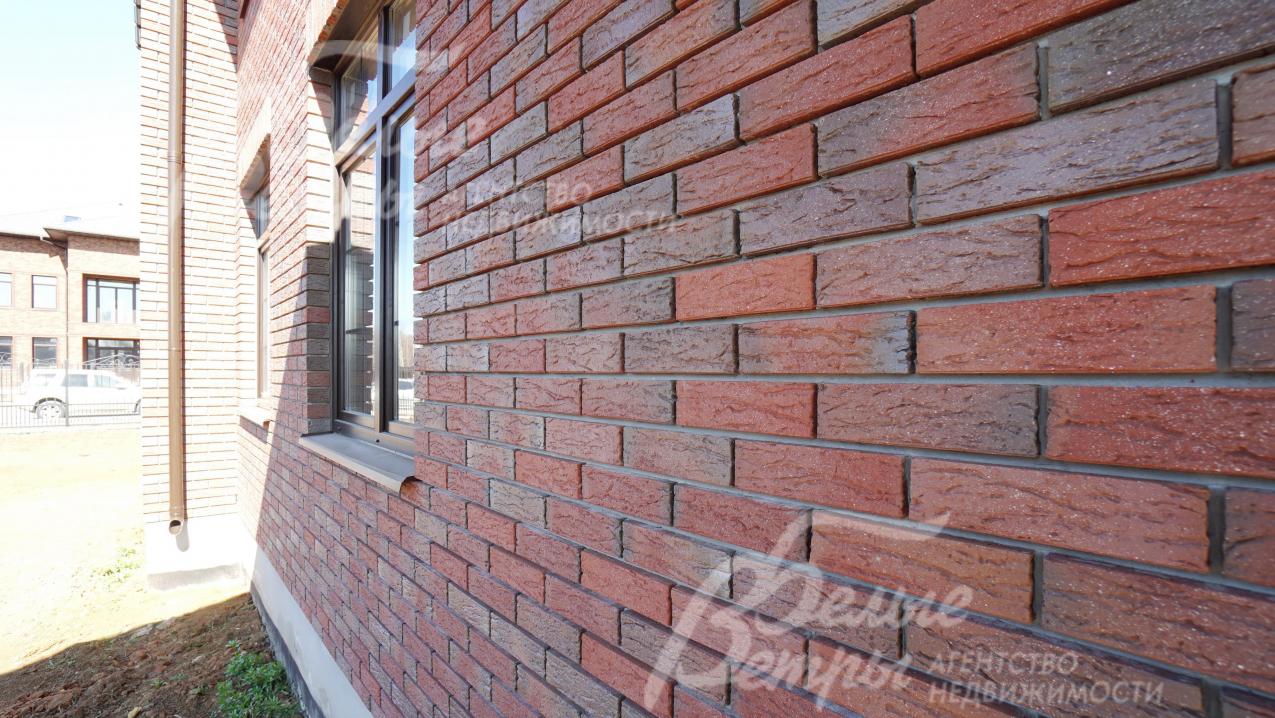 Облицован высококачественным клинкером