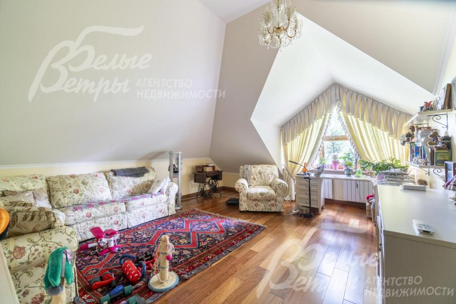 Спальня на втором этаже: оборудована под детскую игровую комнату