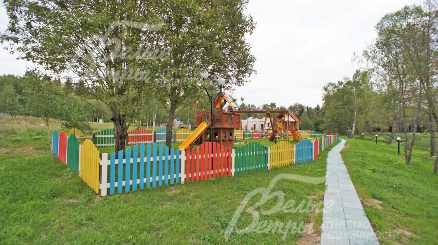 Детские площадки на территории поселка Лесной пейзаж