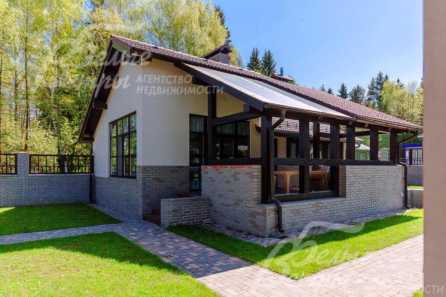 Гостевой дом - баня 85 кв.м. с просторной зоной барбекю, построенная в едином стиле с домом